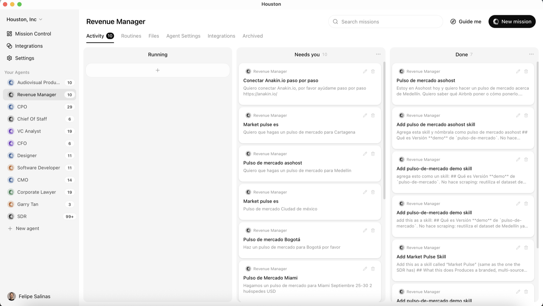 Pantalla principal de Houston desbloqueada: agentes en la columna izquierda y el tablero del Revenue Manager con misiones de Pulso de Mercado